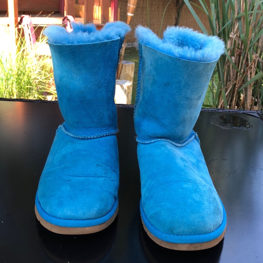 blue ugg’s size 5